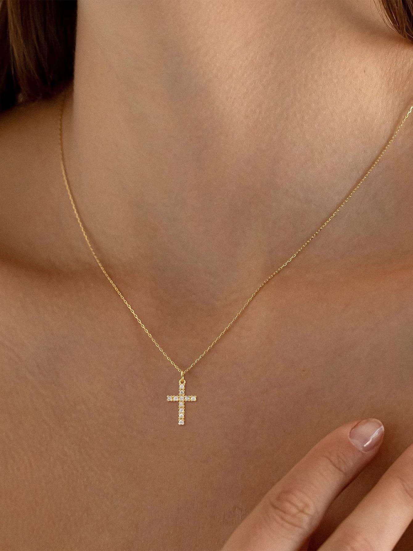 Collier croix zircone