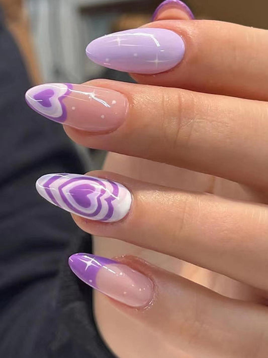 Faux ongles violet motif cœur