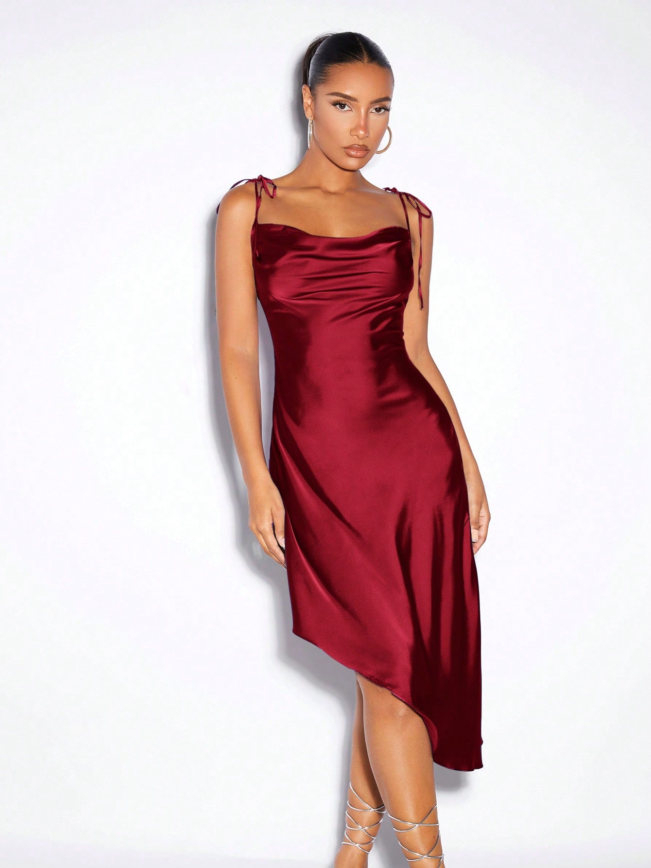 Robe en satin asymétrique du bas