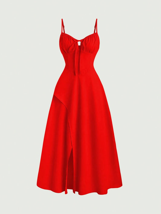 Robe rouge décolleté avec fente