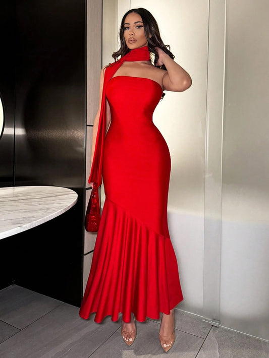 Robe rouge longue asymétrique et plissé